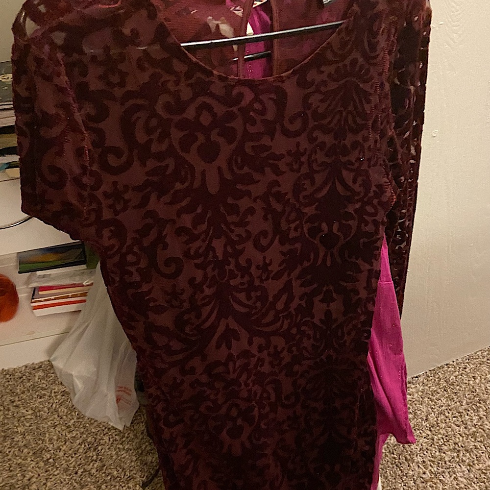 almost new dress from forever 21 size medium. wine color and different colors.